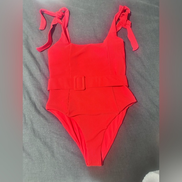 Sydney One Piece Red - Picture 5 of 10